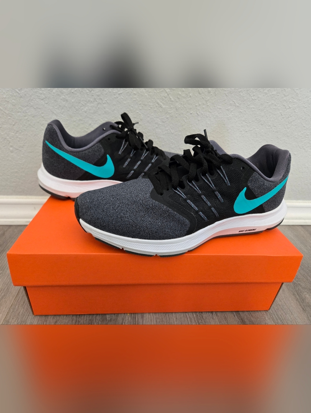 Nike Run Swift Womens Running Shoes, Gray with Teal Accents, Size 9